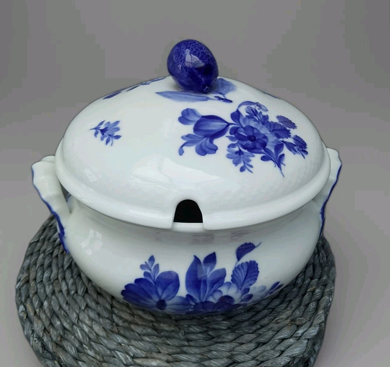 Royal Copenhagen Braided Blue Flower Large Soup Tureen Flowers