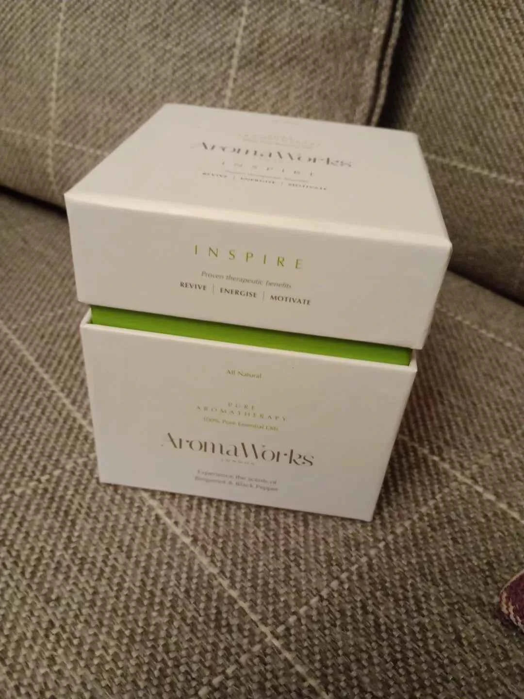 NEW Aromaworks Candle Medium Inspire Bergamot And Black Pepper 32cl - Helsby Vintage