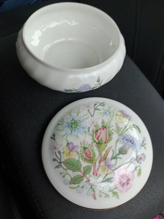 AYNSLEY Lidded Trinket Box WILD TUDOR Design Vintage - Helsby Vintage