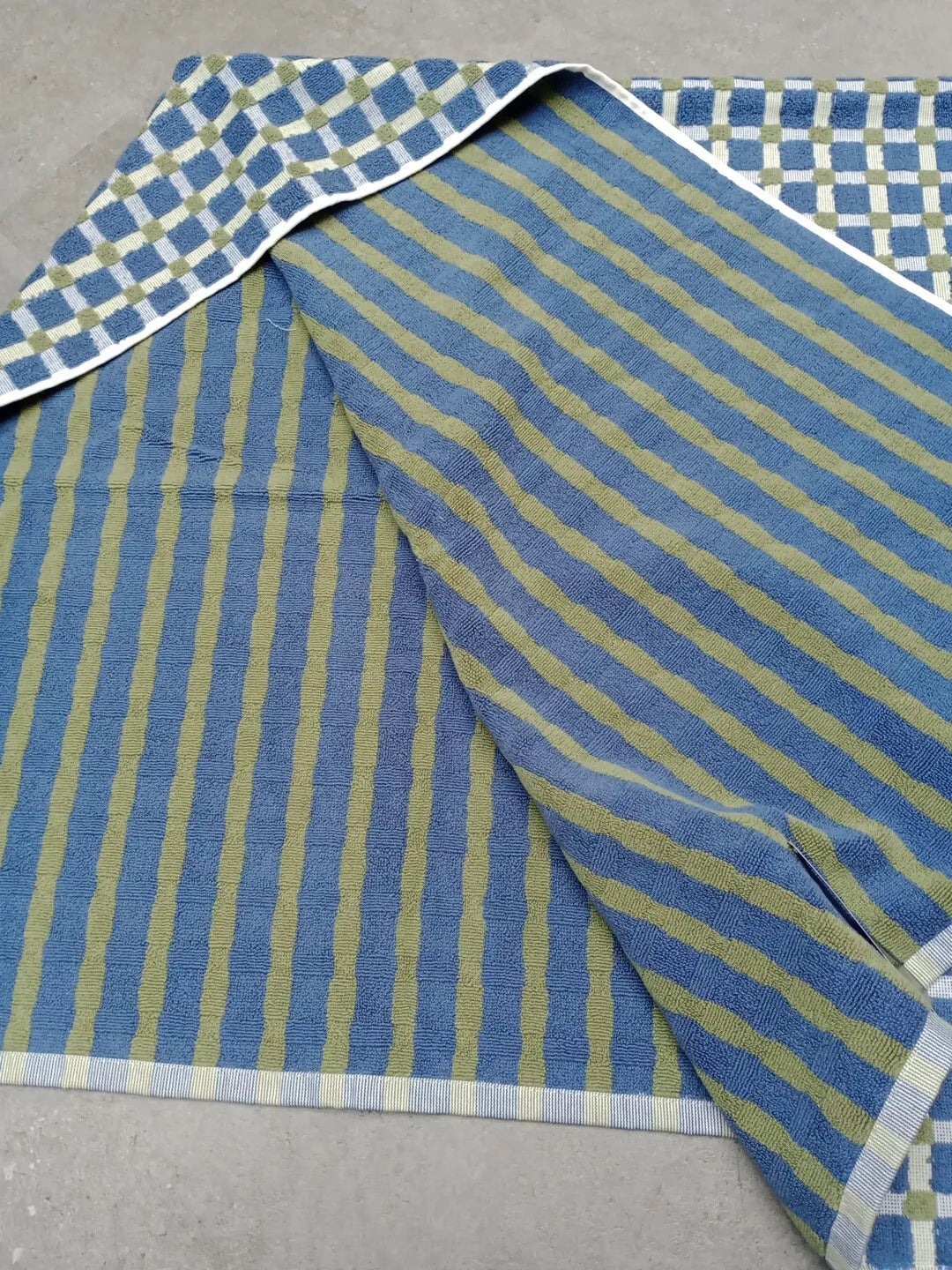 DKNY Bath Towel Blue Green 100% Cotton Rare Design NEW - Helsby Vintage