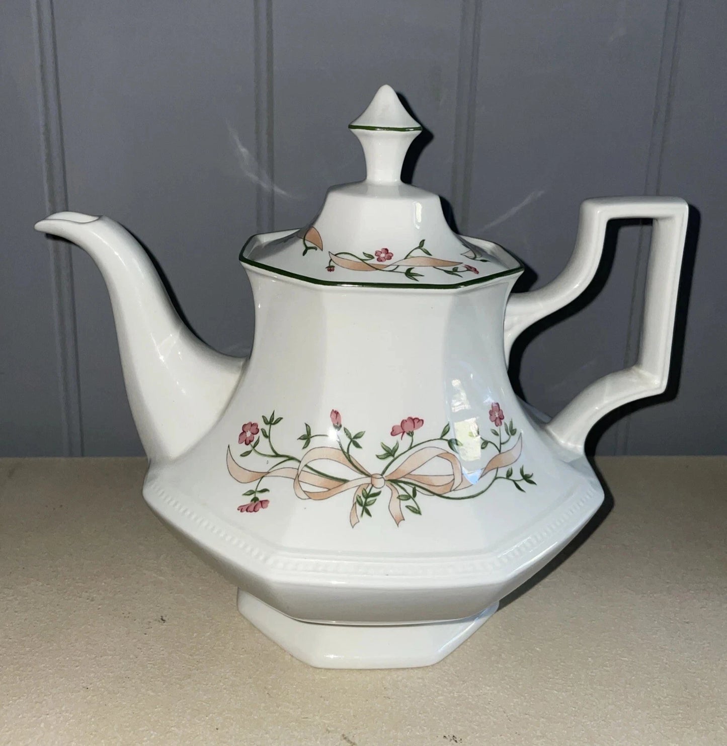 Johnson Brothers Eternal Beau 2 Pint Lidded Tea Pot Teapot - Helsby Vintage