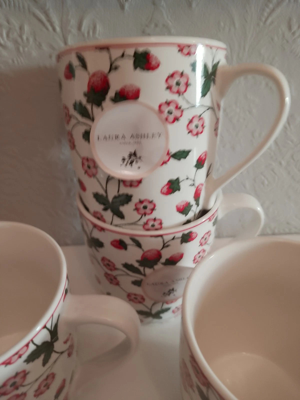 Laura Ashley Set Of 4 Collectables Strawberry Vine Mugs White Red New - Helsby Vintage