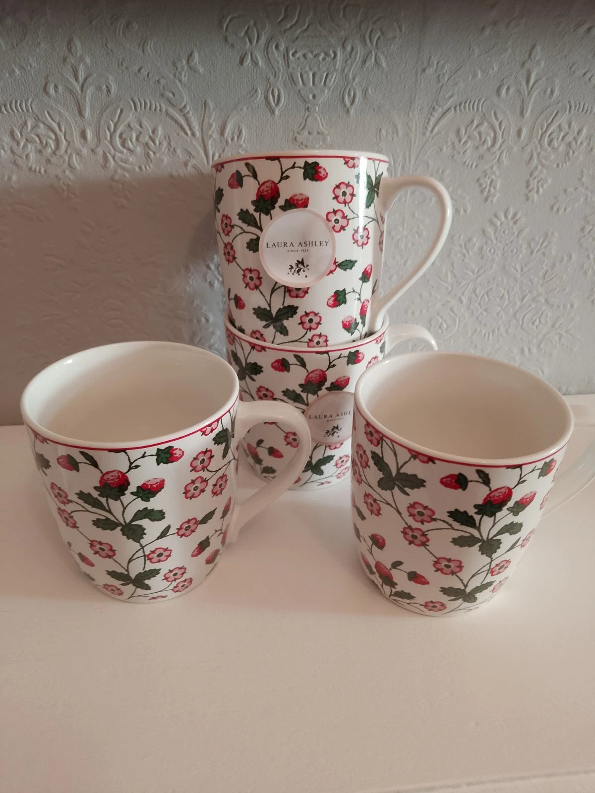 Laura Ashley Set Of 4 Collectables Strawberry Vine Mugs White Red New - Helsby Vintage