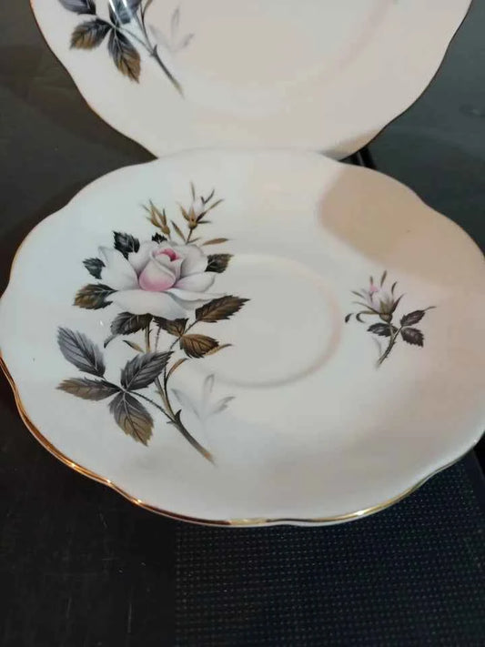 Queens Messenger Royal Albert Set of 4 Trios Cup Saucer And Side Plate - Helsby Vintage