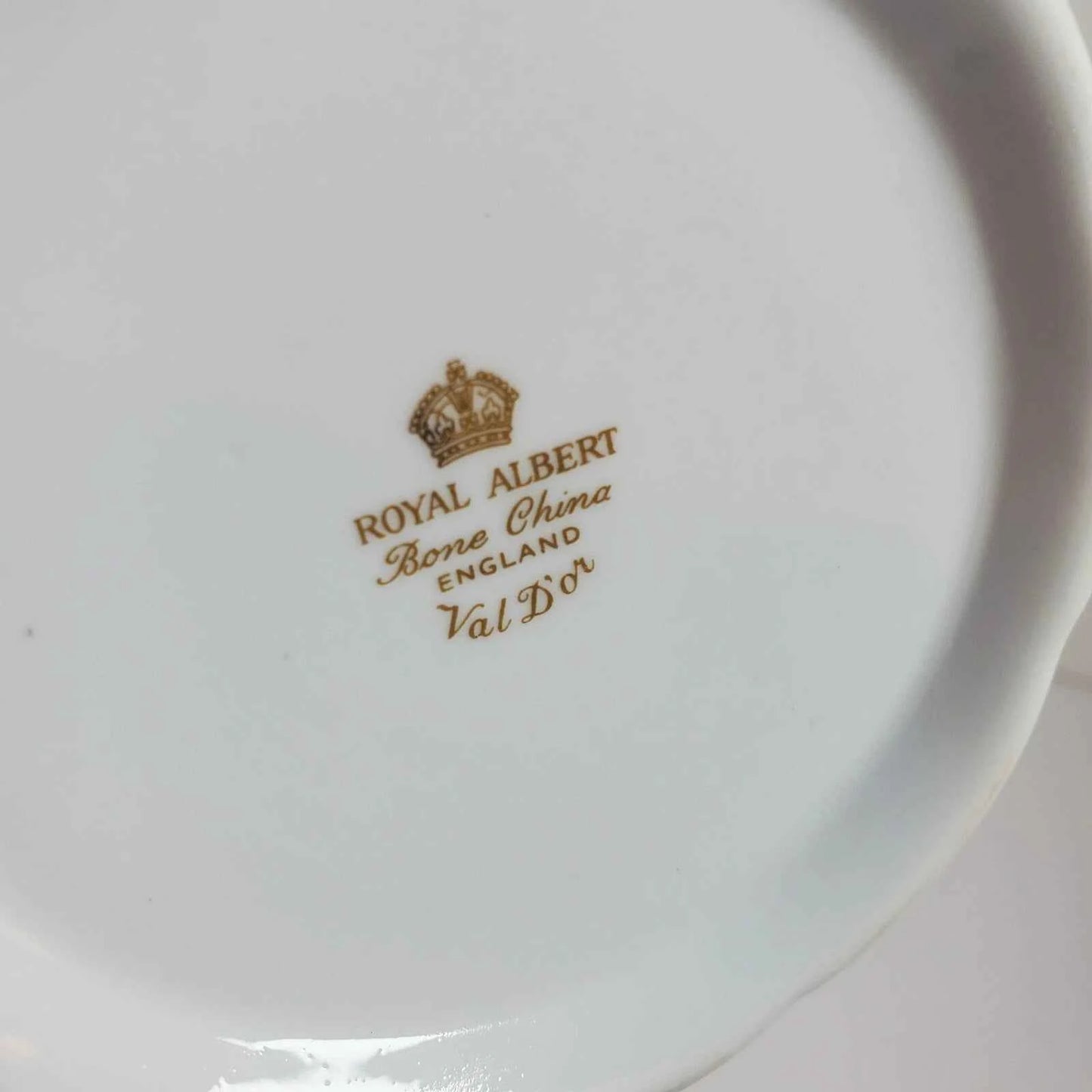 Royal Albert Val D'Or Tea Cups And Saucers Set Of Six - Helsby Vintage