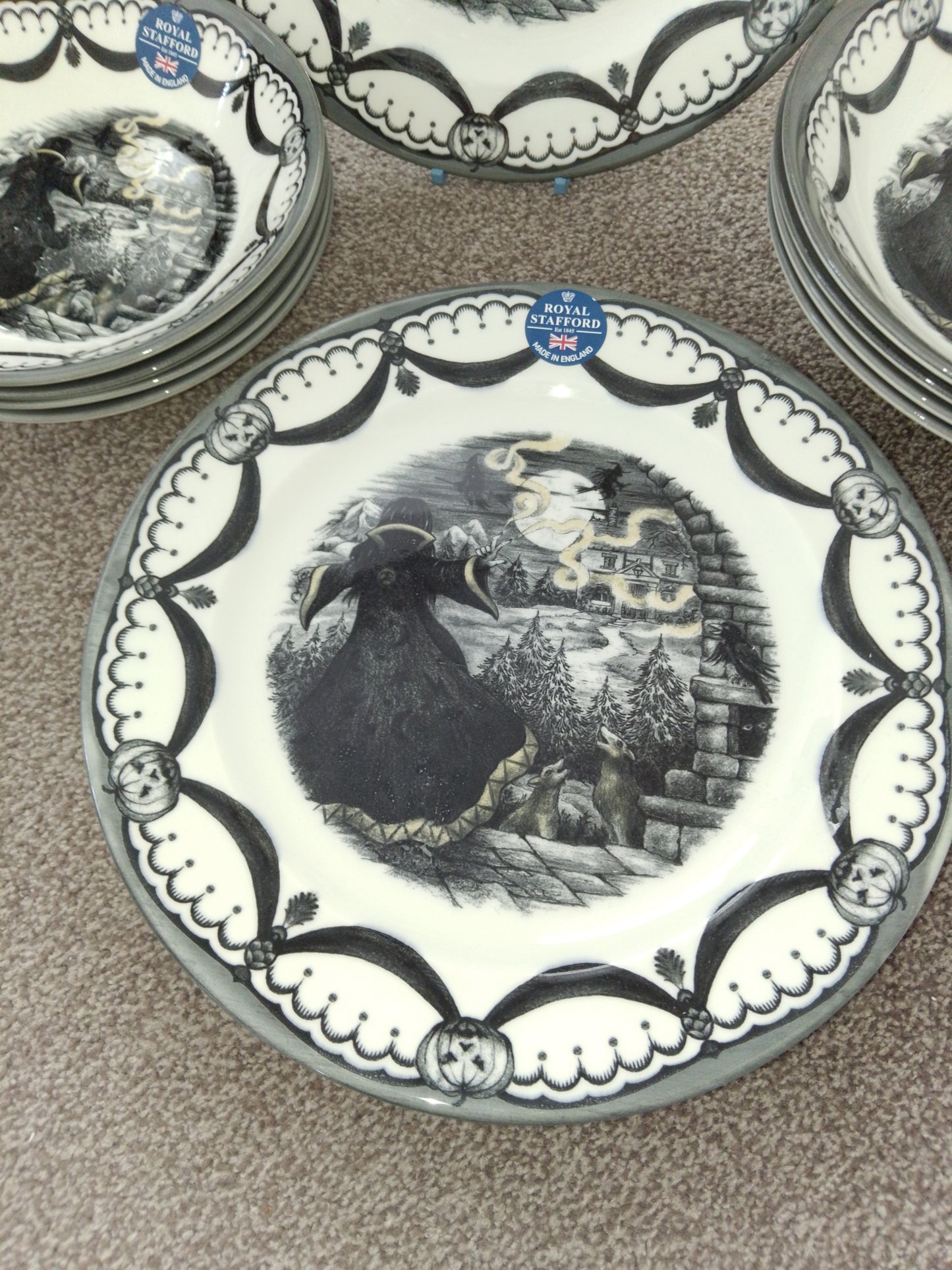 NEW Royal Stafford Spookyville Guardian Ghost Set Halloween 16 Pieces - Helsby Vintage