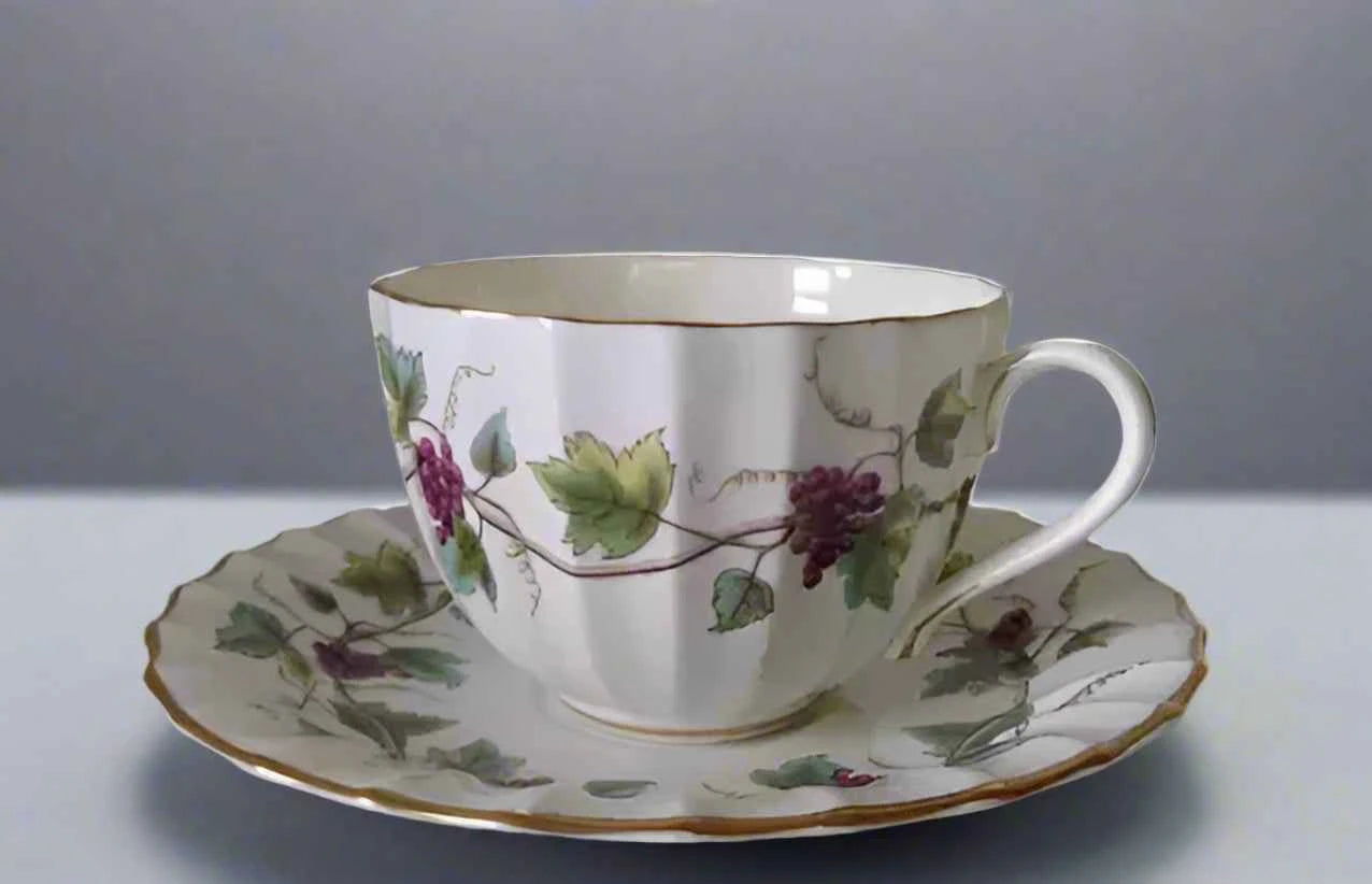 Set Of 4 Royal Worcester Bacchanal Teacup And Saucer WHITE - Helsby Vintage