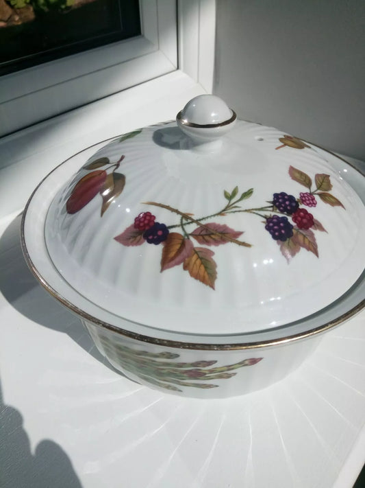 Royal Worcester EVESHAM RARE Fluted Casserole Dish 21cm Wide - Helsby Vintage