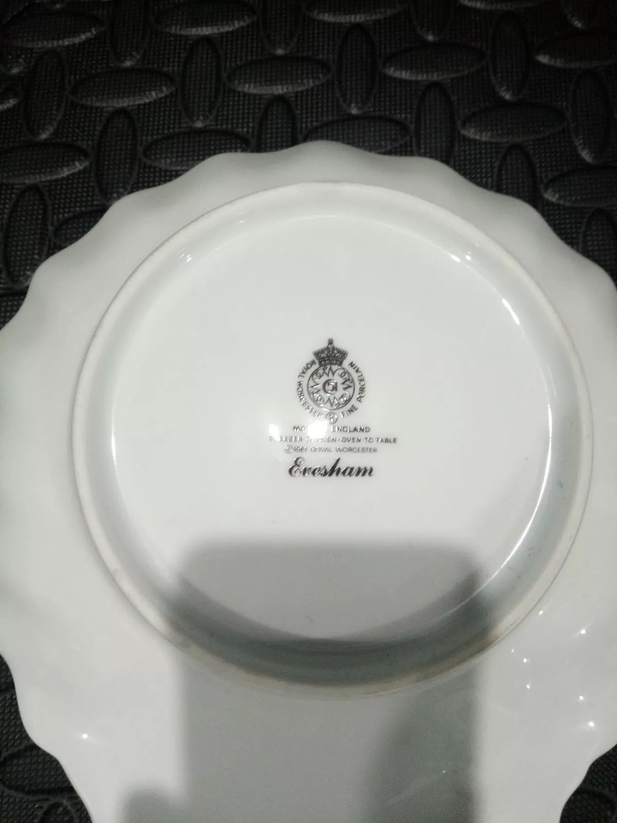 Royal Worcester Evesham Gold Shell Shaped Dish 21cm diameter RARE