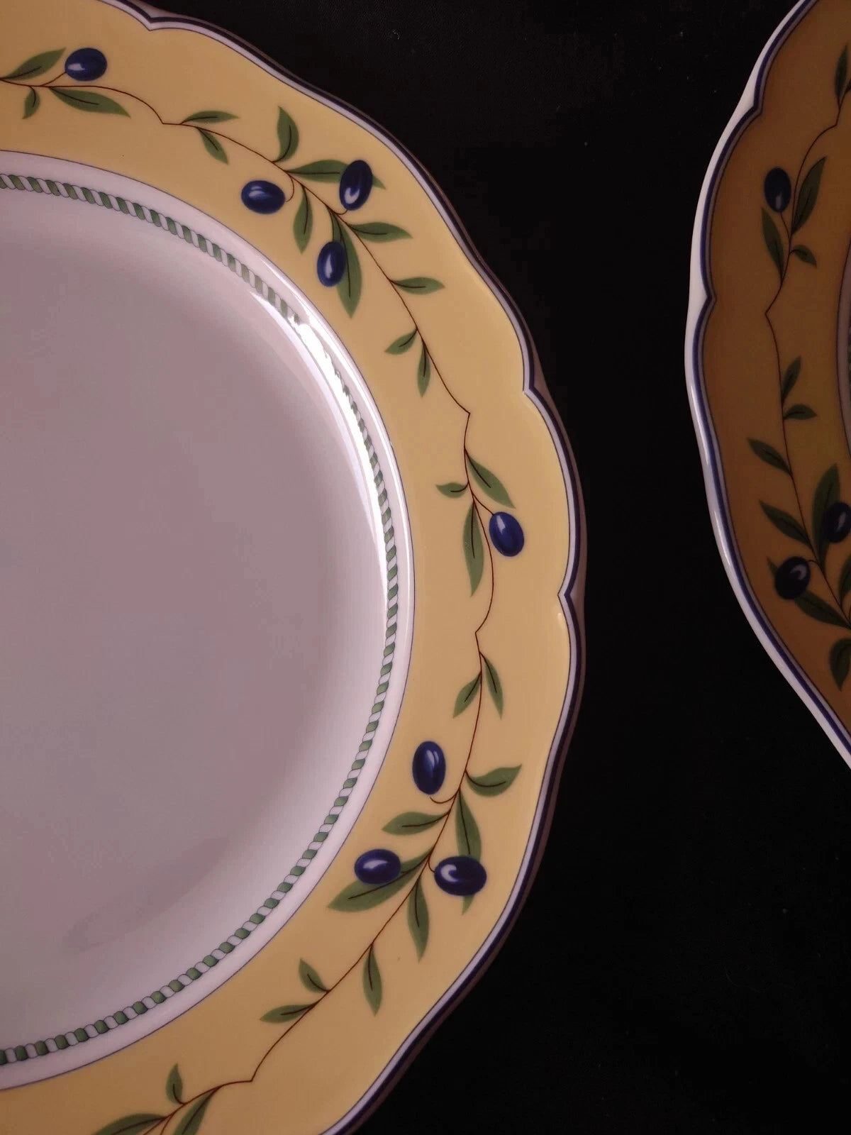2 x Wedgwood Tuscany Collection - Tuscan Harvest Dinner Plates 10.5"