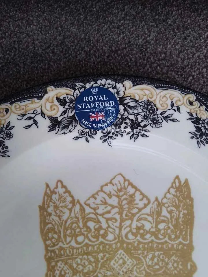 NEW 2 x Royal Stafford King Crown DINNER PLATE 11" Halloween Skull & Crown