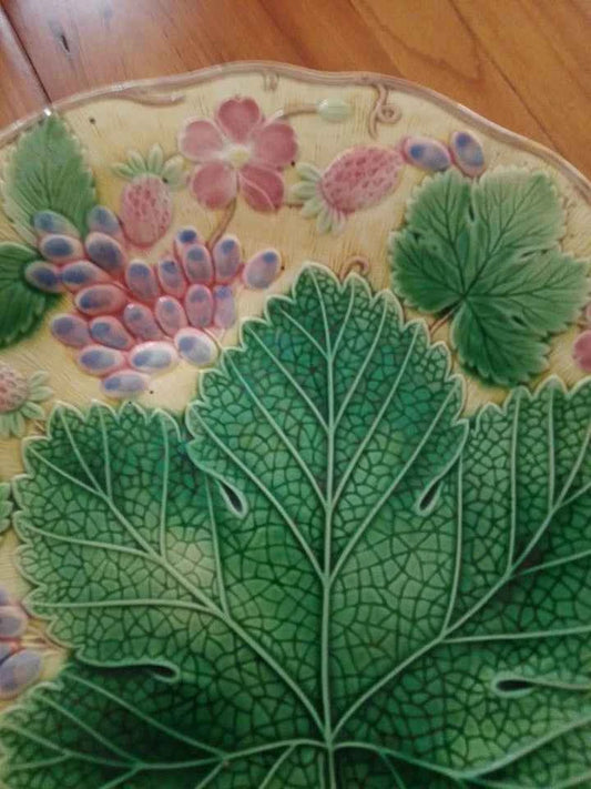 19th Century Green Majolica VINE Leaf Design Dessert Plate by Wedgwood. Antique