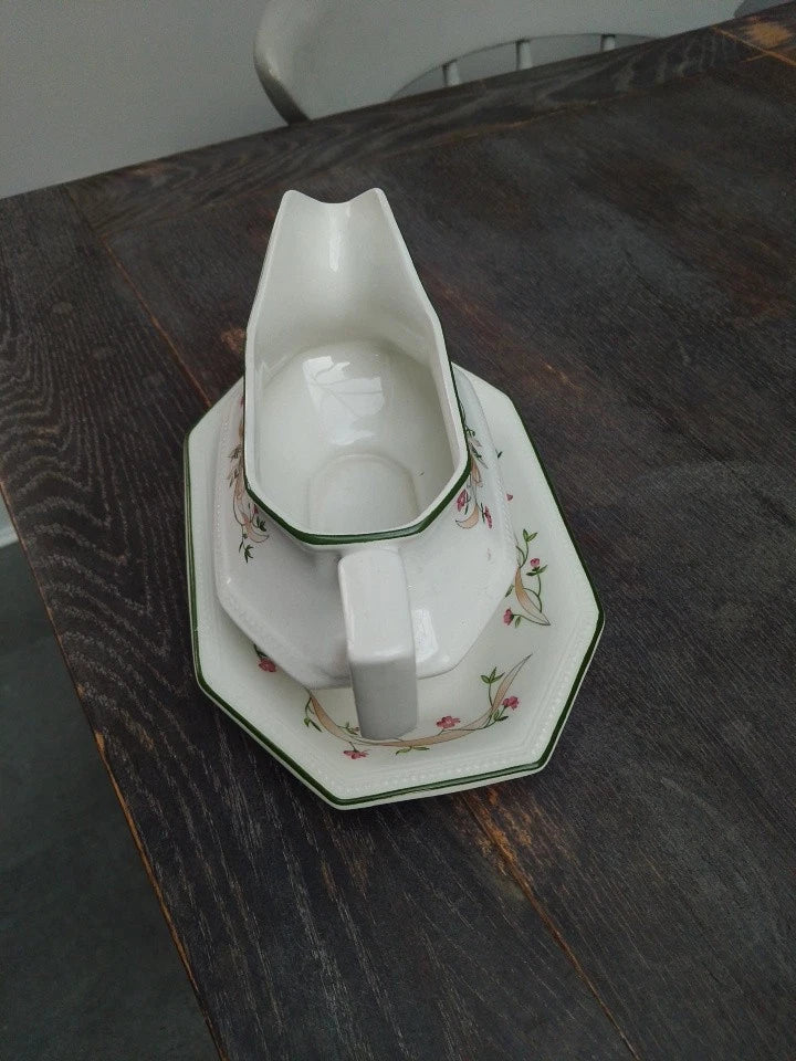 Johnson Brothers Eternal Beau Gravy Boat & Saucer