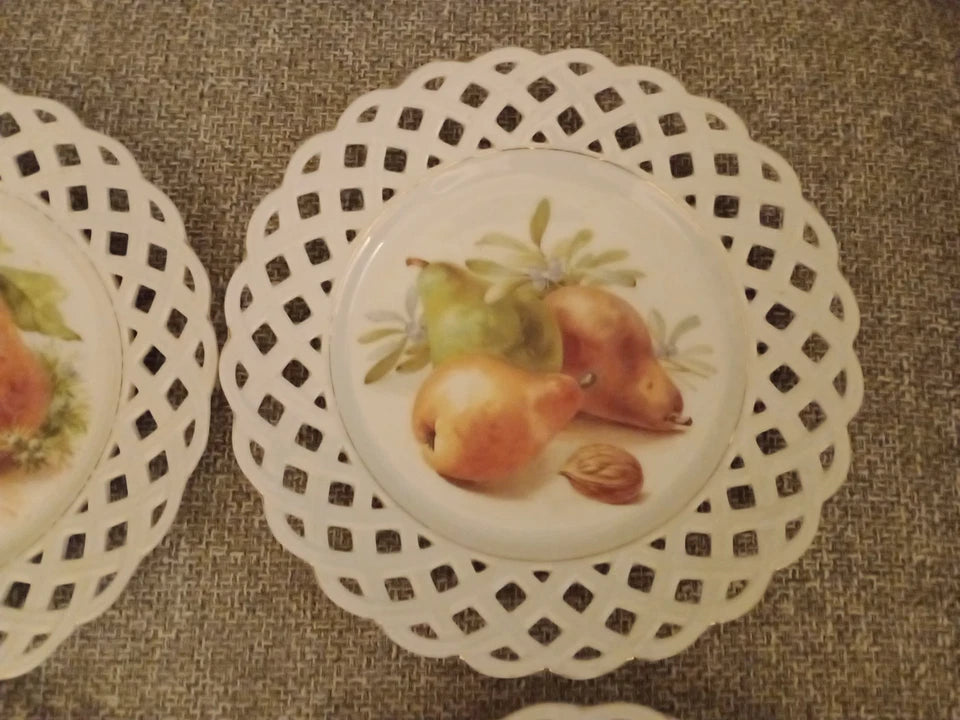 Schumann Lace Lattice Edge Set of 4 Plates Pears Nuts Bavaria Arzberg 22cm