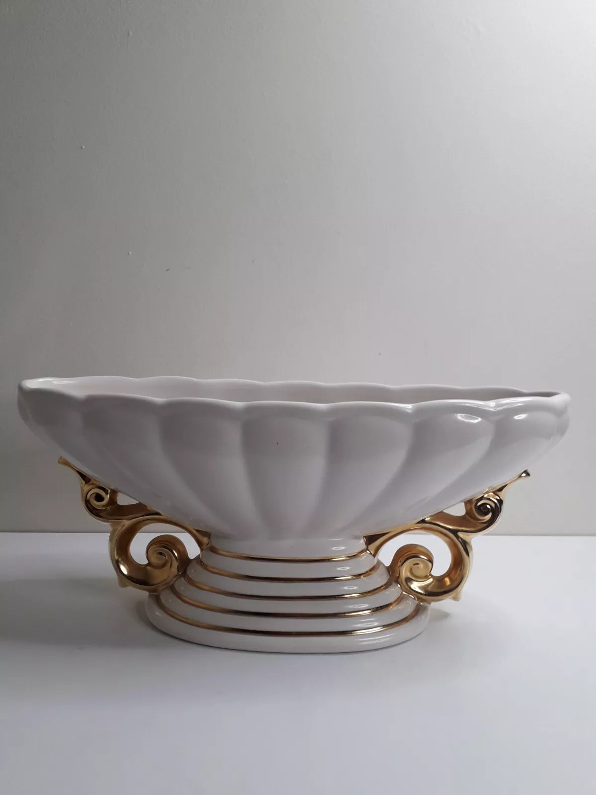 Vintage Gilt Mantel Vase Wade 1950s Scallop Stepped Scroll Handle Dried Flowers - Helsby Vintage