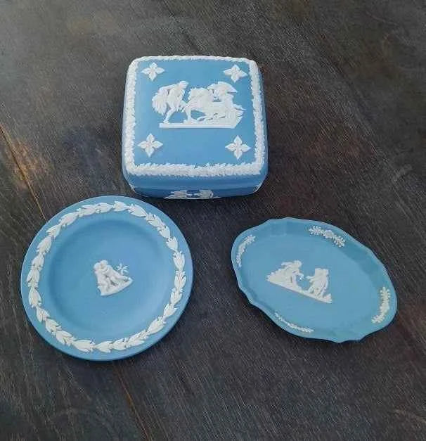 Wedgwood Jasperware Blue Trinket Dresser Box And 2 Pin Dishes Vintage - Helsby Vintage