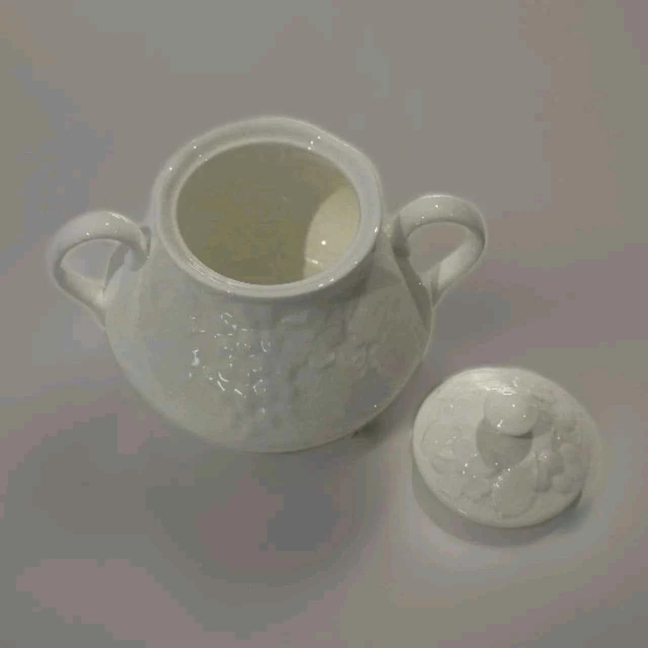 Wedgwood Strawberry and Vine Lidded Sugar Bowl - Helsby Vintage
