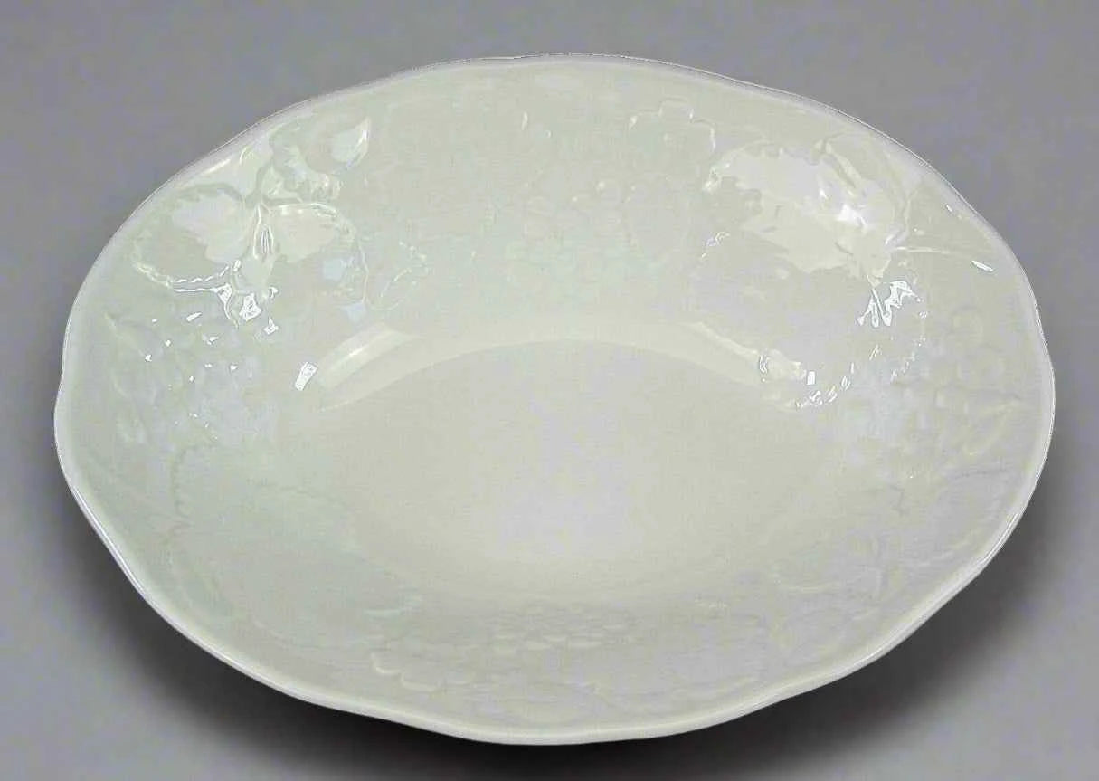 Wedgwood Strawberry and Vine Vegetable Dish for Sale - Helsby Vintage