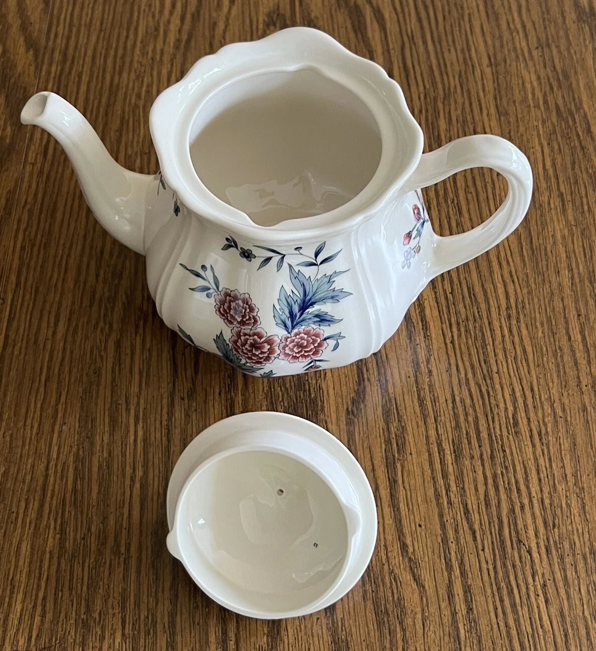 Wedgwood Williamsburg Potpourri Teapot with Lid - Helsby Vintage