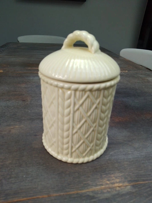 Howard Pottery cream corndolly jar with textured knit pattern and lid handle in cream colour
