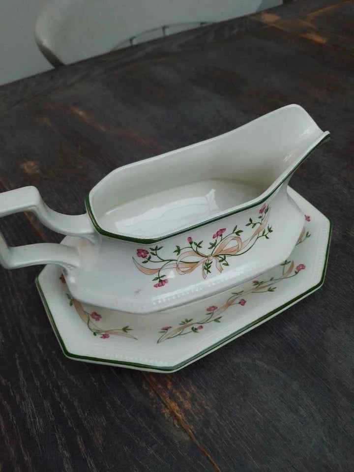 Johnson Brothers Eternal Beau Gravy Boat with Stand - Helsby Vintage