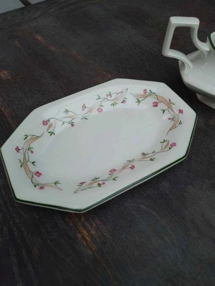 Johnson Brothers Eternal Beau Gravy Boat with Stand - Helsby Vintage