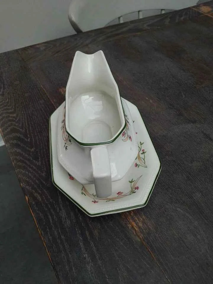 Johnson Brothers Eternal Beau Gravy Boat with Stand - Helsby Vintage