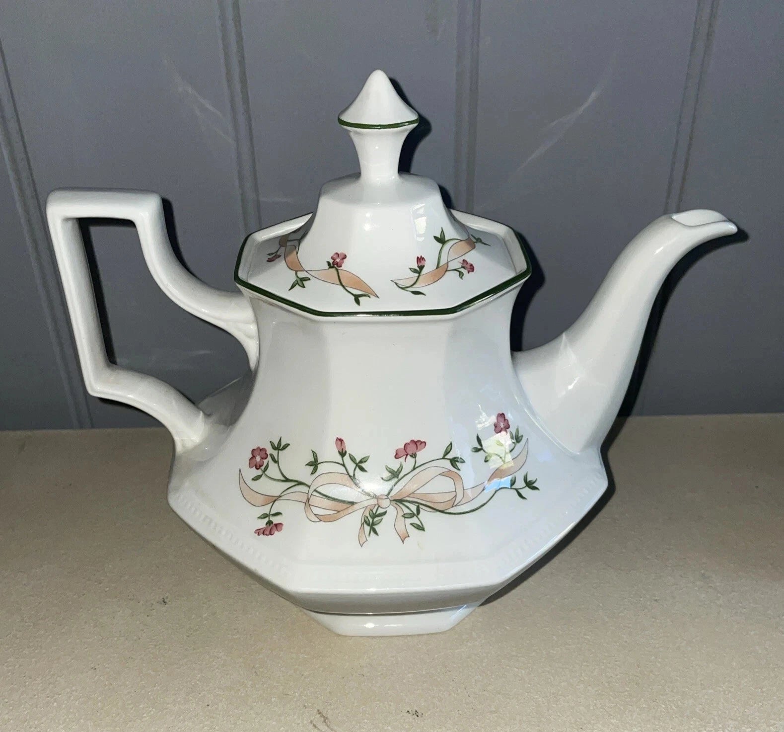 Johnson Brothers Eternal Beau 2 Pint Lidded Tea Pot Teapot - Helsby Vintage