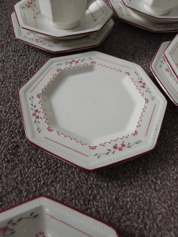 Johnson Brothers Madison Set Of 4 Trios 4 Cups, 4 Saucers, 4 Side Plates - Helsby Vintage