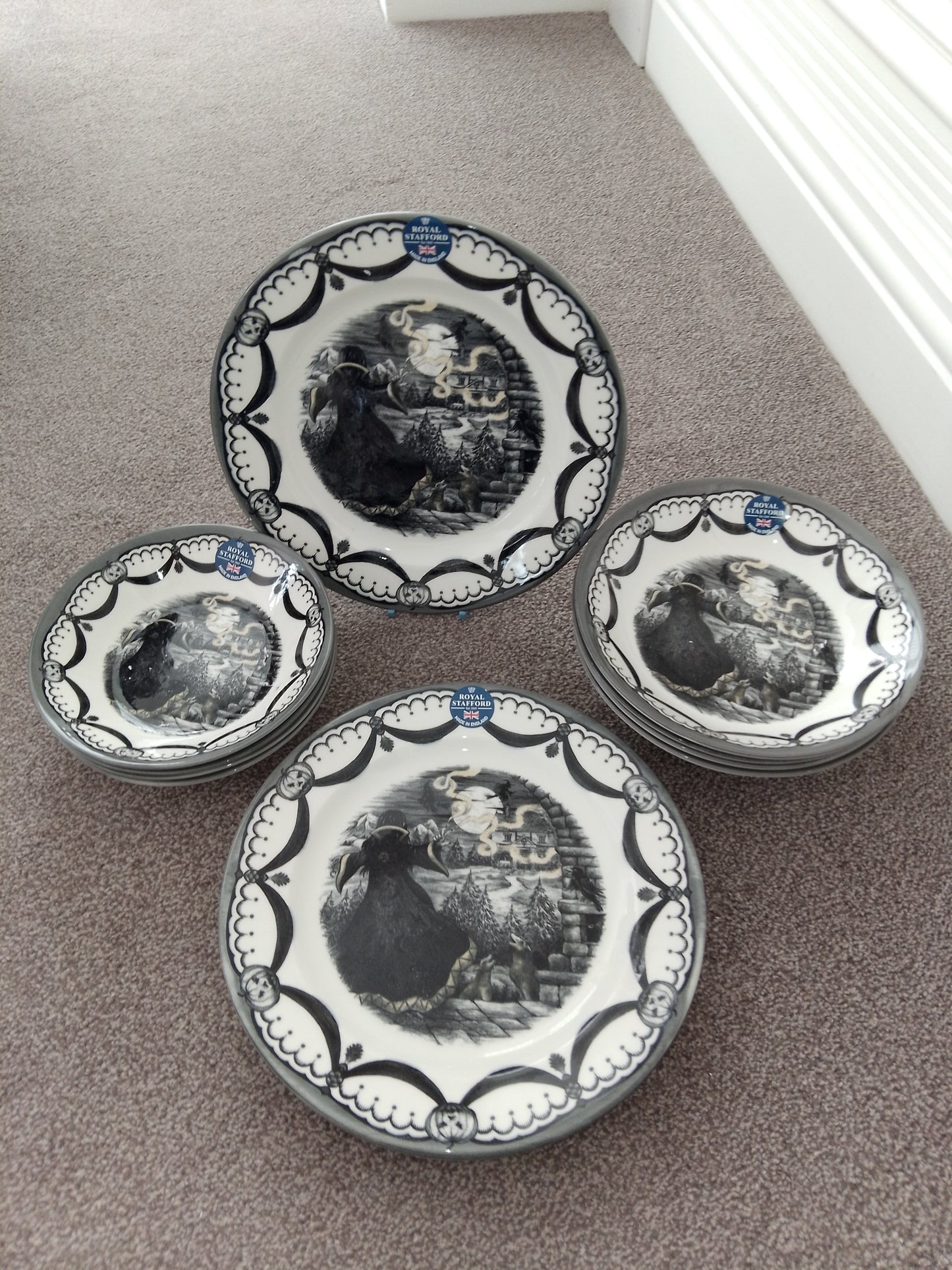 NEW Royal Stafford Spookyville Guardian Ghost Set Halloween 16 Pieces - Helsby Vintage