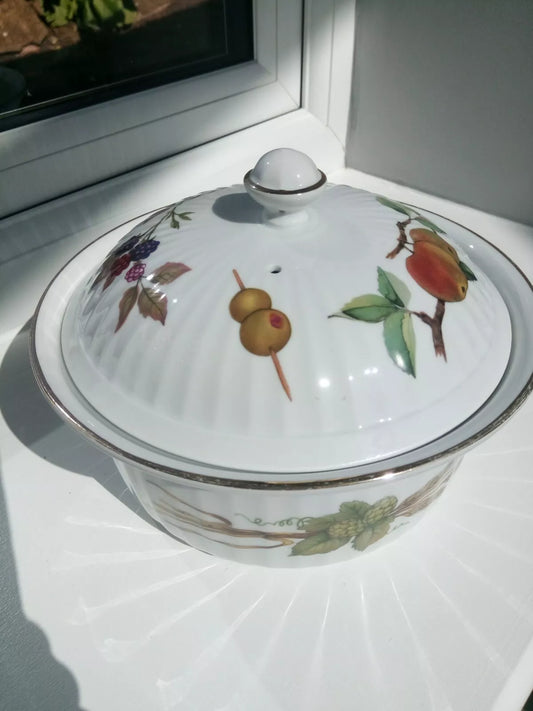 Royal Worcester EVESHAM RARE Fluted Casserole Dish 21cm Wide - Helsby Vintage