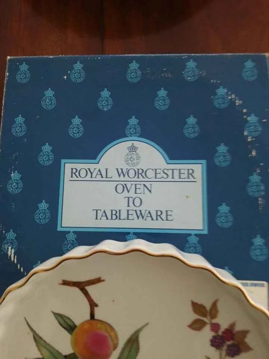 Royal Worcester Scalloped Round Quiche Flan Dish 27 cm Boxed Vintage - Helsby Vintage