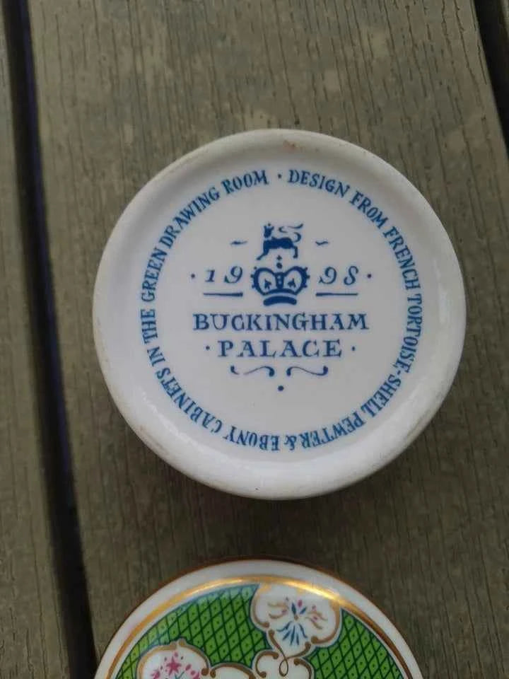 Buckingham Palace Trinket Pill Box 1998 Excellent Condition