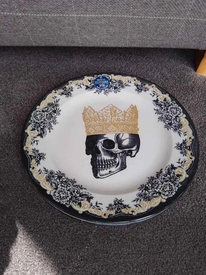 NEW 2 x Royal Stafford King Crown DINNER PLATE 11" Halloween Skull & Crown