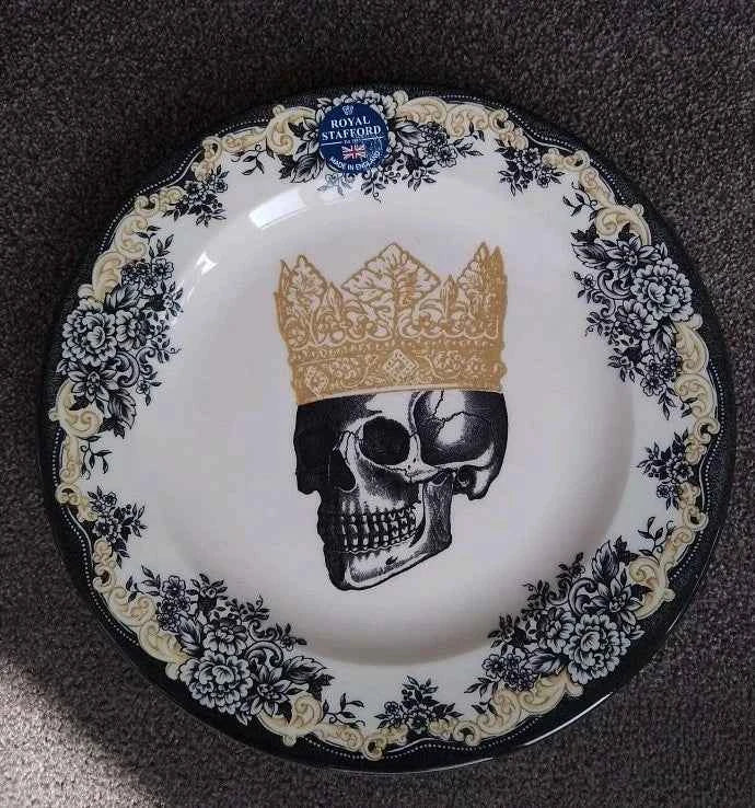 NEW 2 x Royal Stafford King Crown DINNER PLATE 11" Halloween Skull & Crown