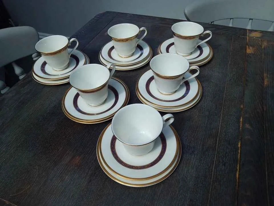 6 x Royal Doulton White / Gold Gilt Harlow Trios (Cups, Saucers, Side Plates )