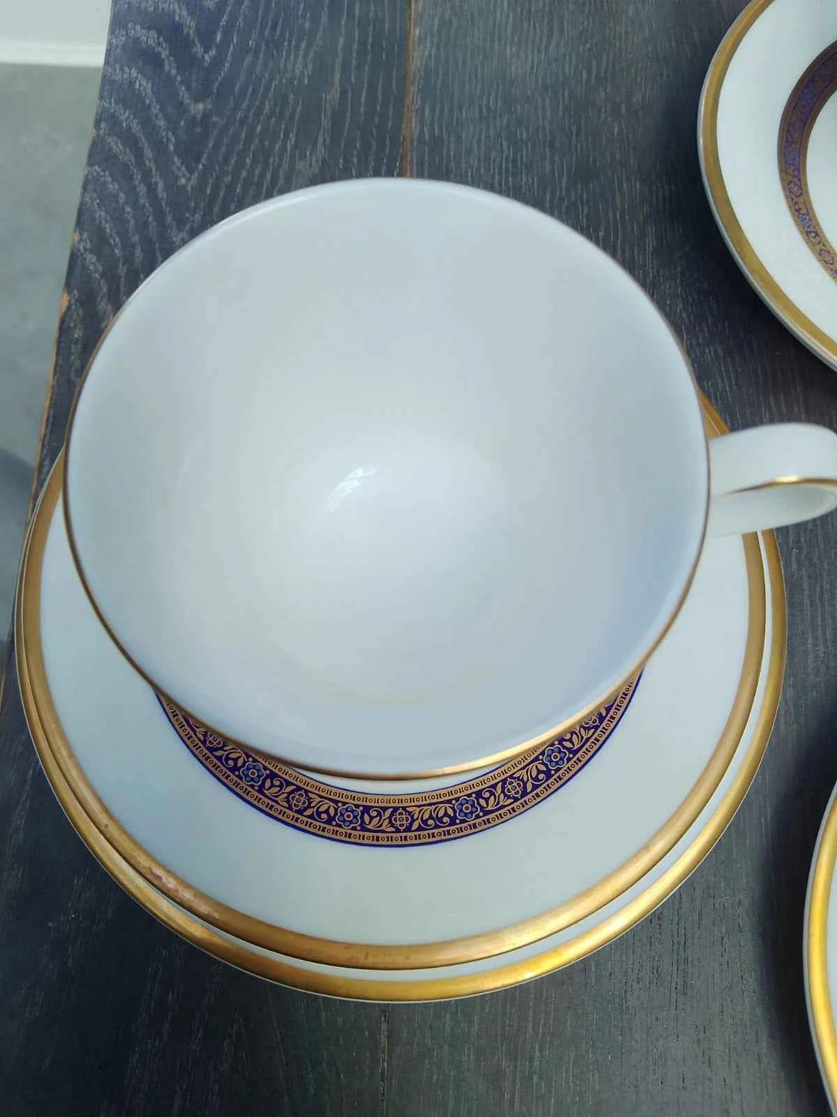 6 x Royal Doulton White / Gold Gilt Harlow Trios (Cups, Saucers, Side Plates )