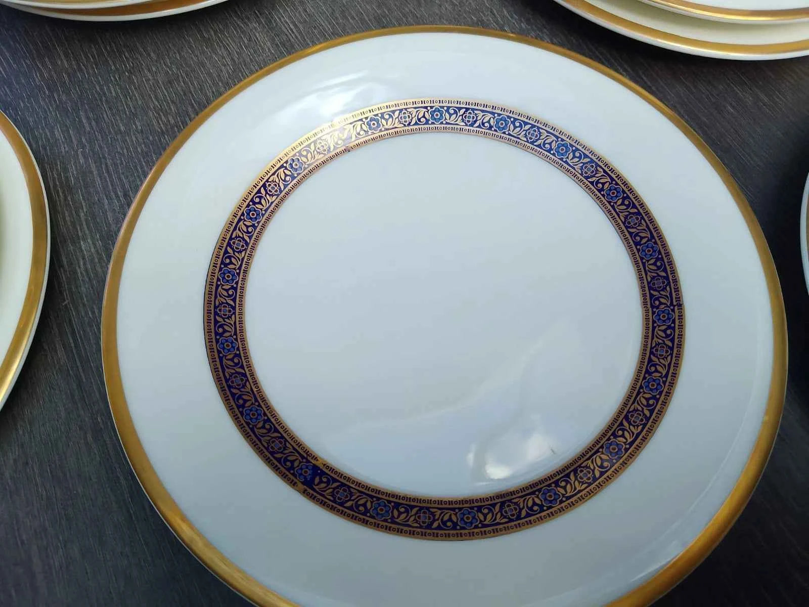 6 x Royal Doulton White / Gold Gilt Harlow Trios (Cups, Saucers, Side Plates )