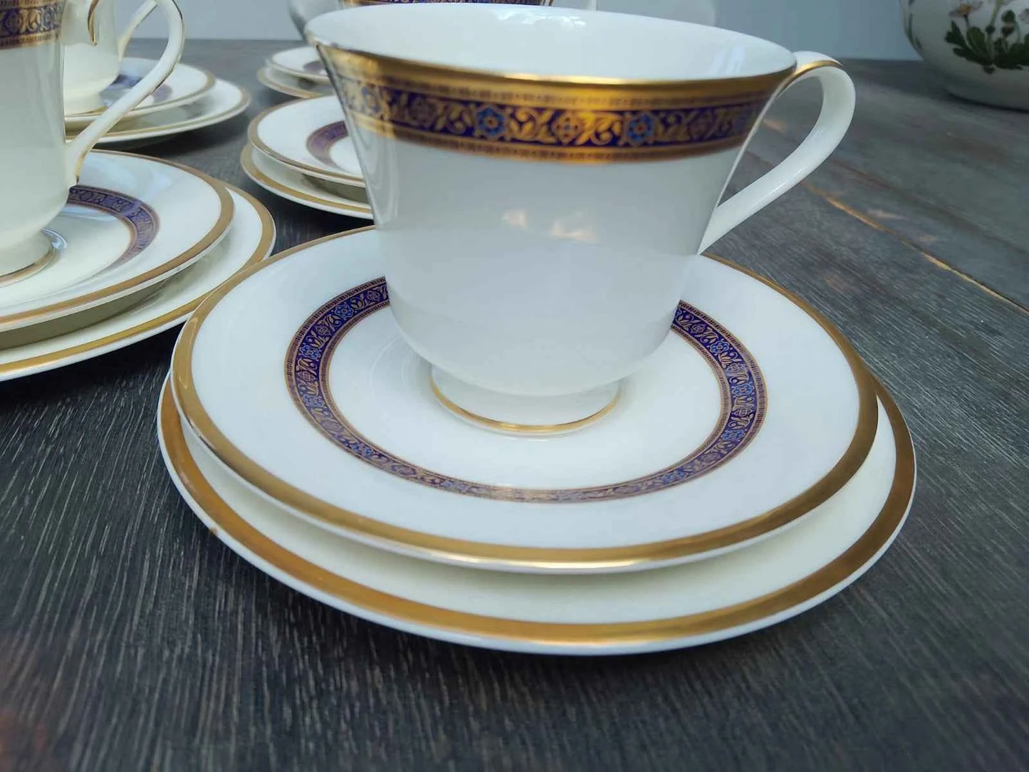 6 x Royal Doulton White / Gold Gilt Harlow Trios (Cups, Saucers, Side Plates )