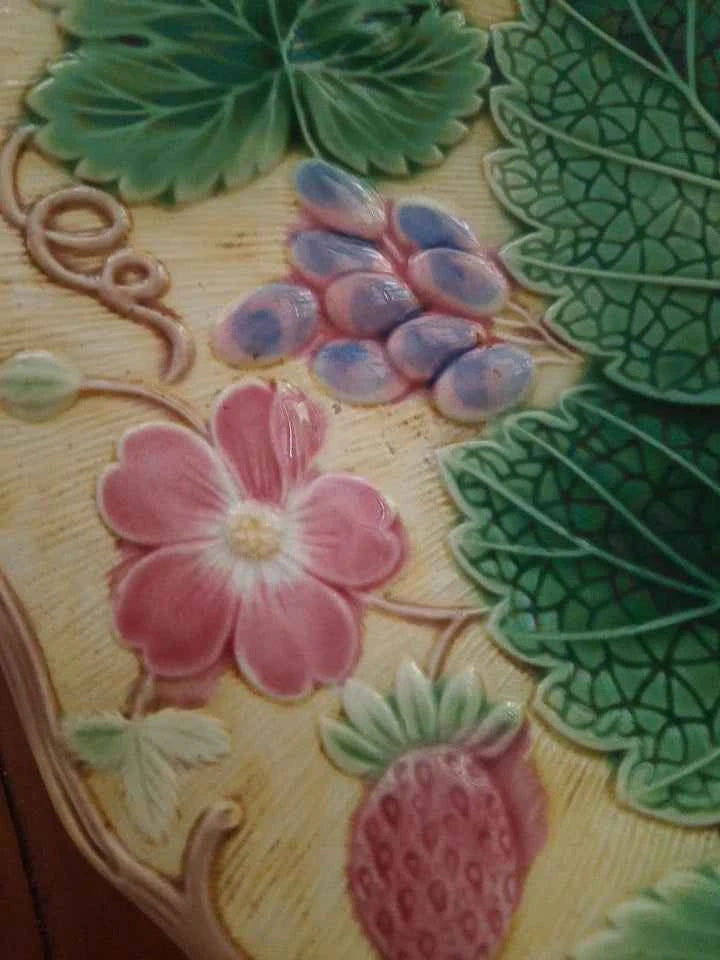 19th Century Green Majolica VINE Leaf Design Dessert Plate by Wedgwood. Antique