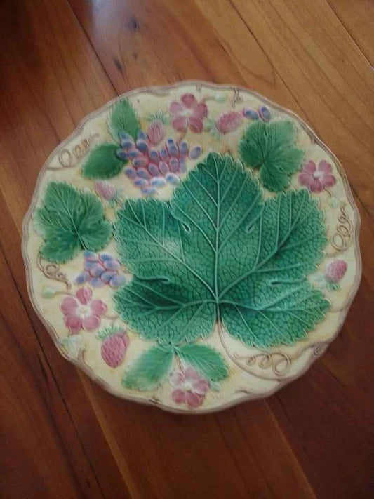 19th Century Green Majolica VINE Leaf Design Dessert Plate by Wedgwood. Antique