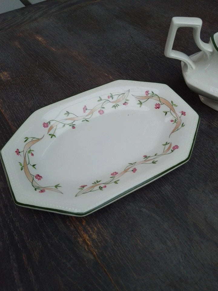 Johnson Brothers Eternal Beau Gravy Boat & Saucer