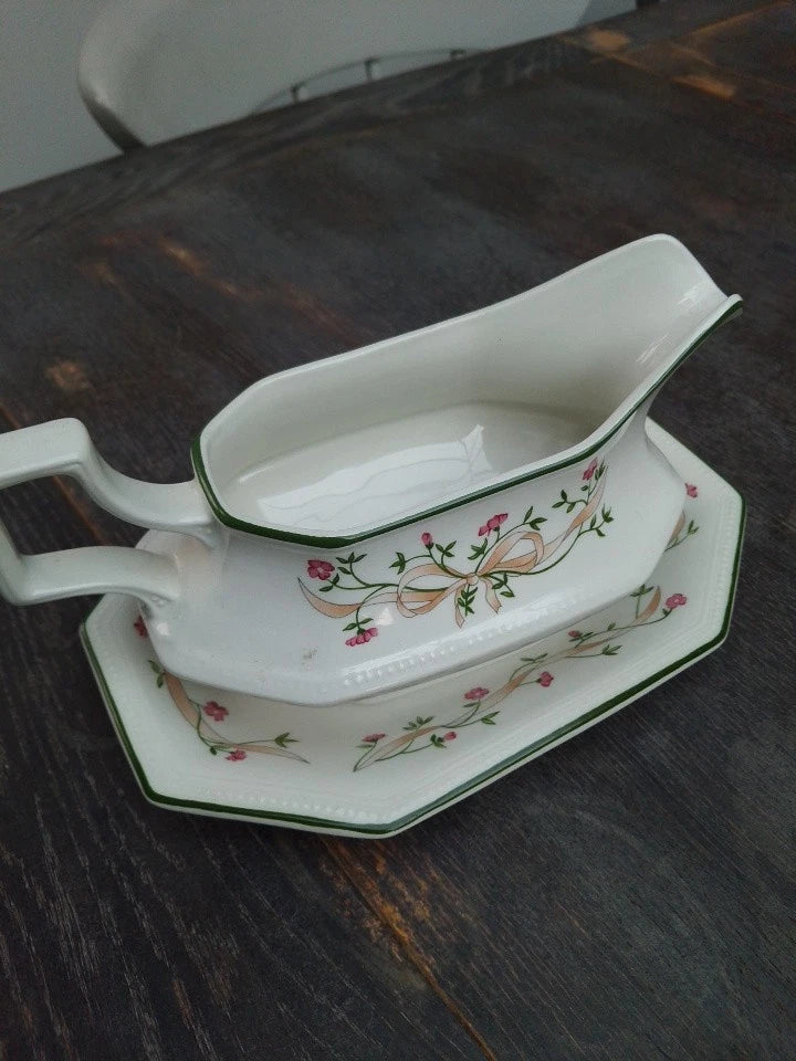 Johnson Brothers Eternal Beau Gravy Boat & Saucer