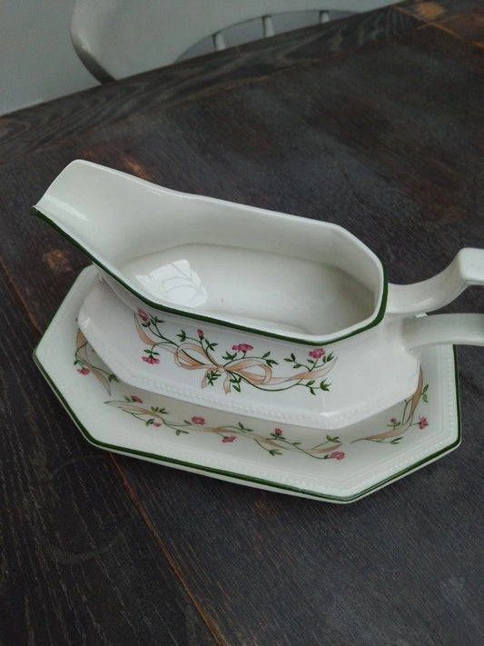 Johnson Brothers Eternal Beau Gravy Boat & Saucer