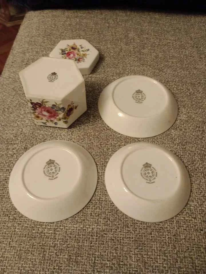 Royal Worcester Hexagonal Pot With Lid Floral Plus 3 Pin Dishes