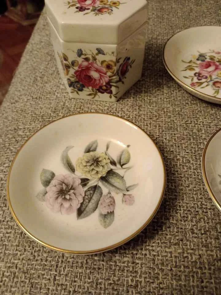 Royal Worcester Hexagonal Pot With Lid Floral Plus 3 Pin Dishes