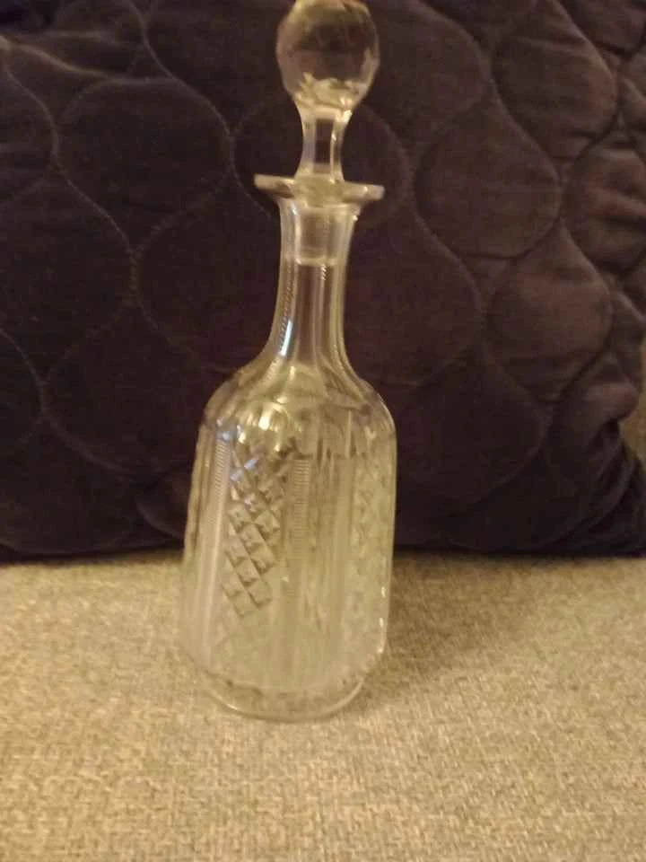 Vintage Unbranded Glass Decanter with Stopper - Helsby Vintage