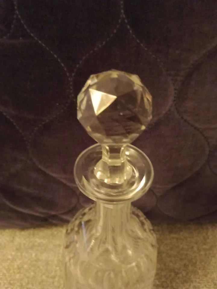 Vintage Unbranded Glass Decanter with Stopper - Helsby Vintage