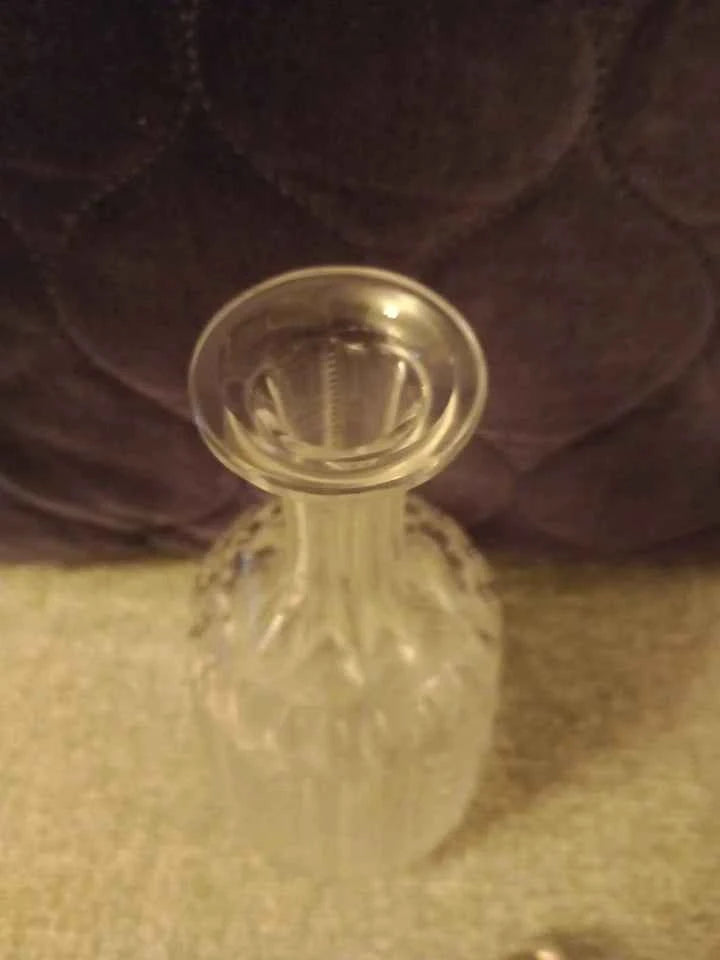 Vintage Unbranded Glass Decanter with Stopper - Helsby Vintage