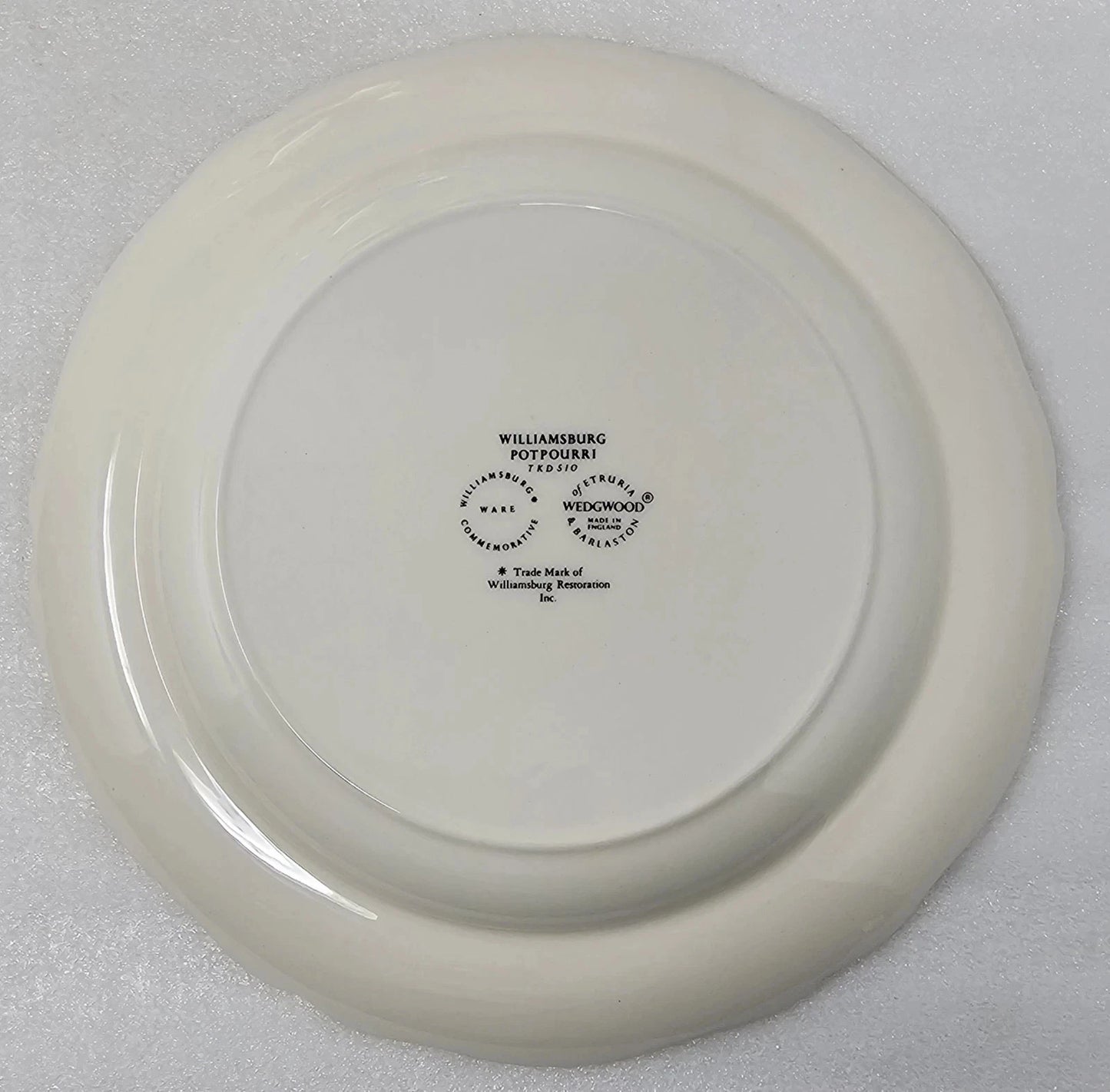 Set of 6 Wedgwood Williamsburg Potpourri Dinner Plates Bone China Elegant - Helsby Vintage
